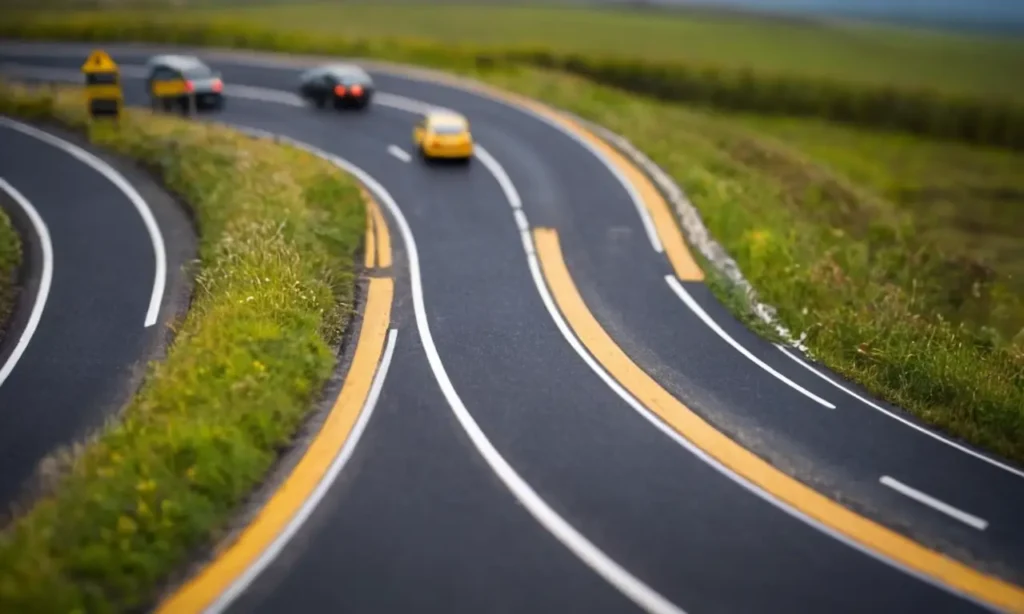 Rutas oscuras y señalización para una conducción segura